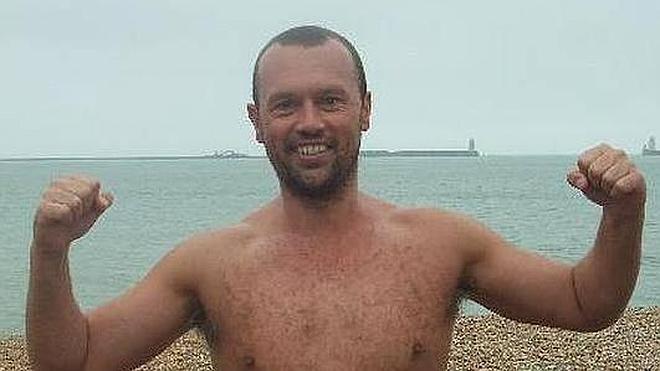 Confunden a un triatleta con un inmigrante en el Canal de la Mancha