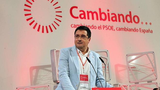 López pide «lealtad» a sus compañeros para que le garanticen su vuelta al Senado