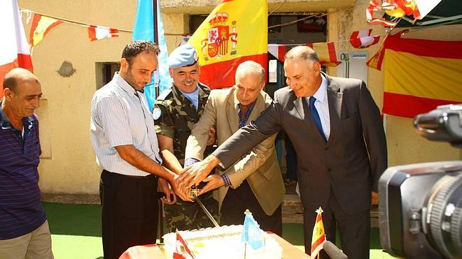 Defensa abastece a ocho pueblos libaneses con una bomba de agua