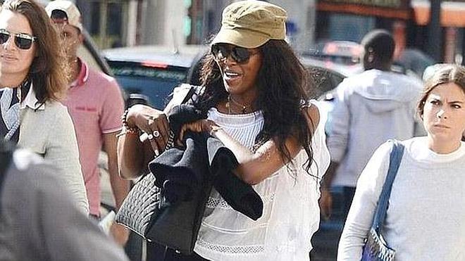 Naomi Campbell de incógnito por París