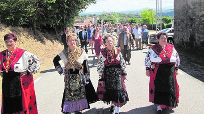 El folclore se da cita en la fiesta patronal de El Tornadizo