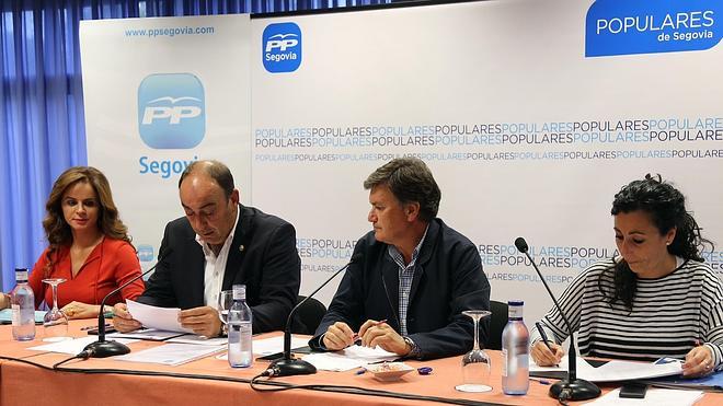 Vázquez pide «un último esfuerzo» a los alcaldes y concejales del PP