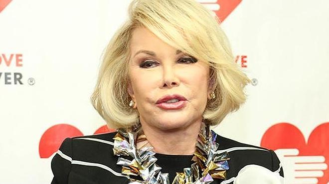 El médico de Joan Rivers se hizo un 'selfie' con la presentadora anestesiada