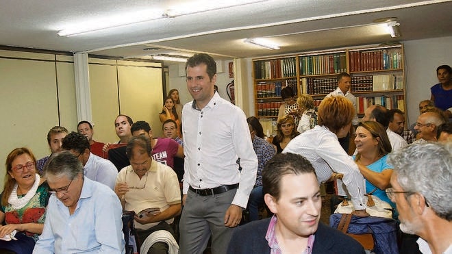Tudanca hará «todo lo posible» para devolver el Ayuntamiento al PSOE