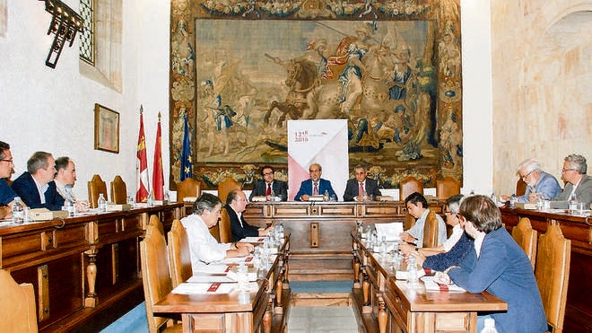 La Usal crea una comisión para el octavo centenario ante la pasividad del Gobierno