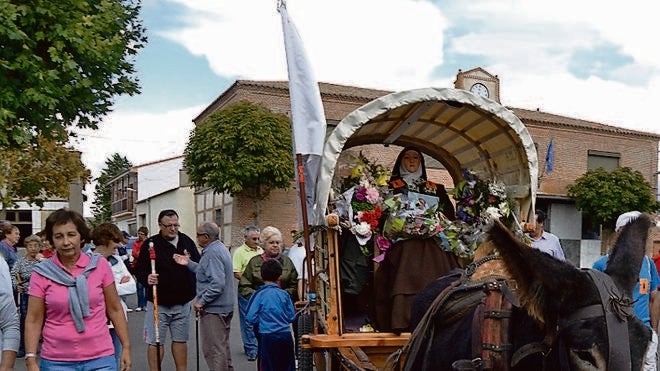 La marcha teresiana cruza Aldeaseca de la Frontera y hoy llegará a Alba