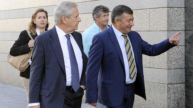 El alcalde y tres concejales de Arroyo se niegan a declarar en la querella por usurpación de funciones