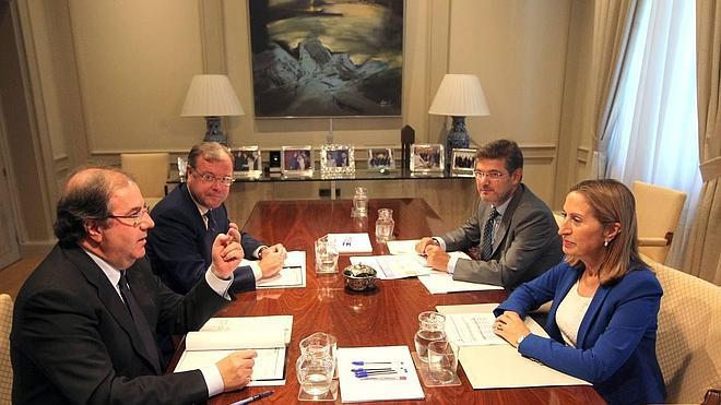 Ana Pastor confirma la llegada del Ave a León, Palencia, Zamora y Burgos en 2015