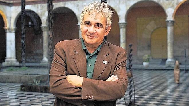 Bernardo Atxaga, coleccionista de libros que evocan afectos
