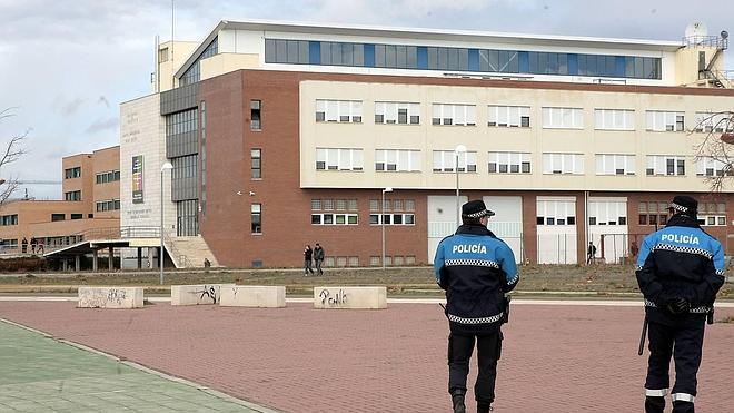 Detenido por echar lejía y detergentes en las bebidas de sus compañeras de piso en Valladolid