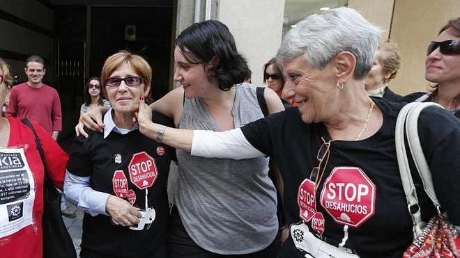 Stop Desahucios paraliza la subasta de una pensionista de Delicias