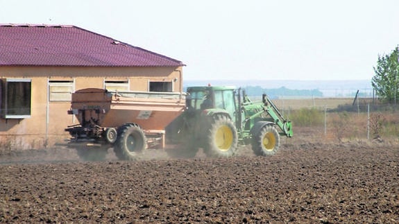 Agricultores de Tarazona piden tarifas de luz adaptadas al riego