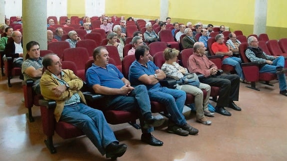 Los agricultores y ganaderos de Saldaña se interesan por la PAC