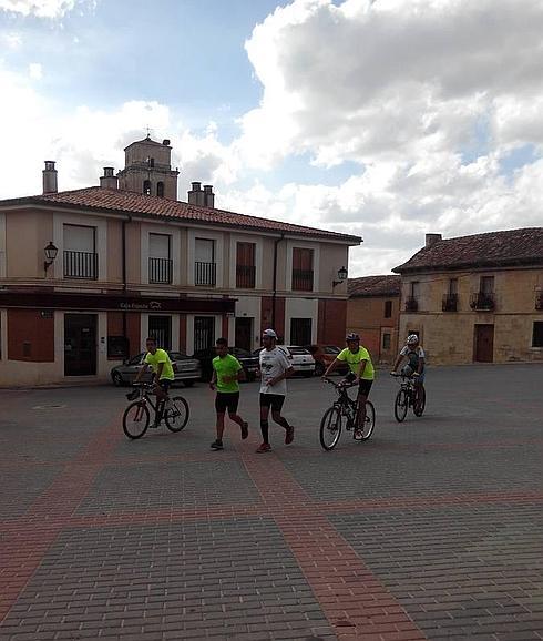 Corre 100 kilómetros en 13 horas por una causa solidaria en Valladolid