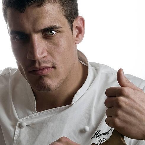 Demostración culinaria de las judías de El Barco a cargo de dos cocineros de 'Top Chef'