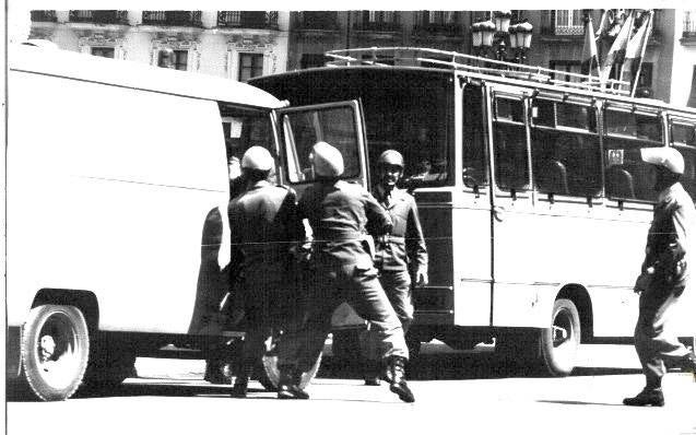 A porrazos contra los sindicatos