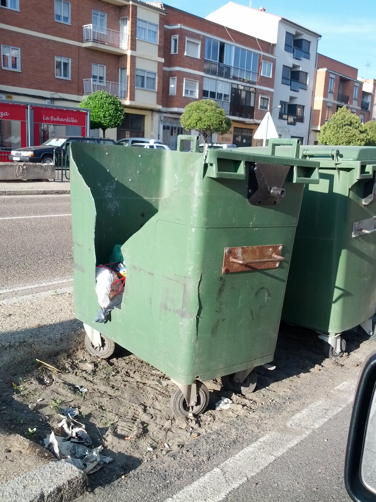 El PSOE de Toro exige la sustitución de los contenedores de basura