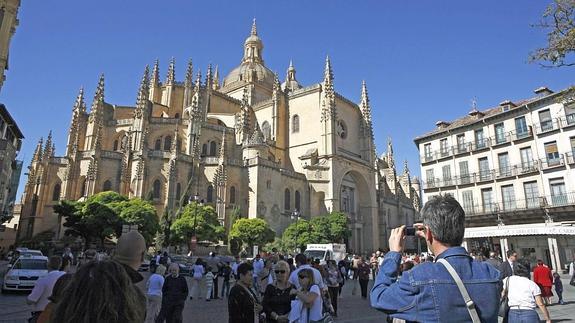 La Junta presenta la oferta de turismo cultural y religioso de la región en el mercado italiano