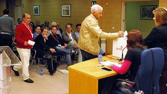 El PSOE local elige a los 18 delegados que enviará al congreso autonómico