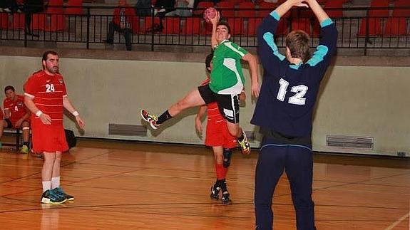 El BM Delicias se lleva los puntos en la cancha del Universidad de Valladolid