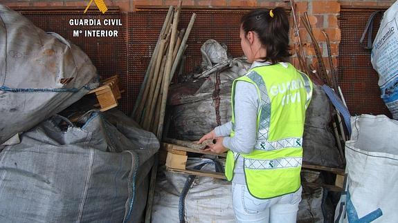Tres detenidos en Guardo y Astorga por robar en una veintena de estaciones de telefonía móvil