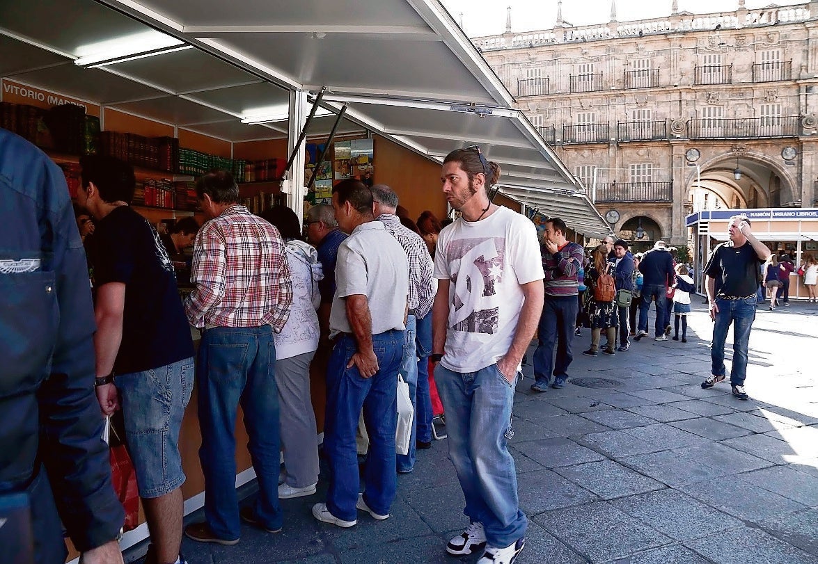 El buen tiempo anima la inauguración de la XXII Feria del Libro Antiguo