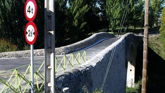 El puente medieval de Megeces sobre el Cega se abre al tráfico este jueves