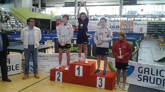 Daniel Gómez, campeón infantil en el torneo de Lalín