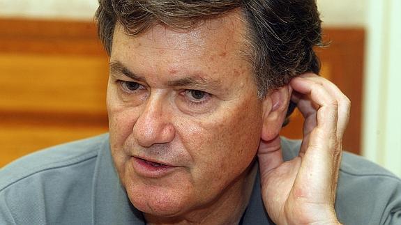 Vázquez reitera el compromiso de la Diputación a financiar el convenio de transporte con Madrid