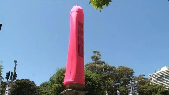 Un Condón Rosa De 18 Metros Cubre Uno De Los Obeliscos De Sidney El Norte De Castilla 4676