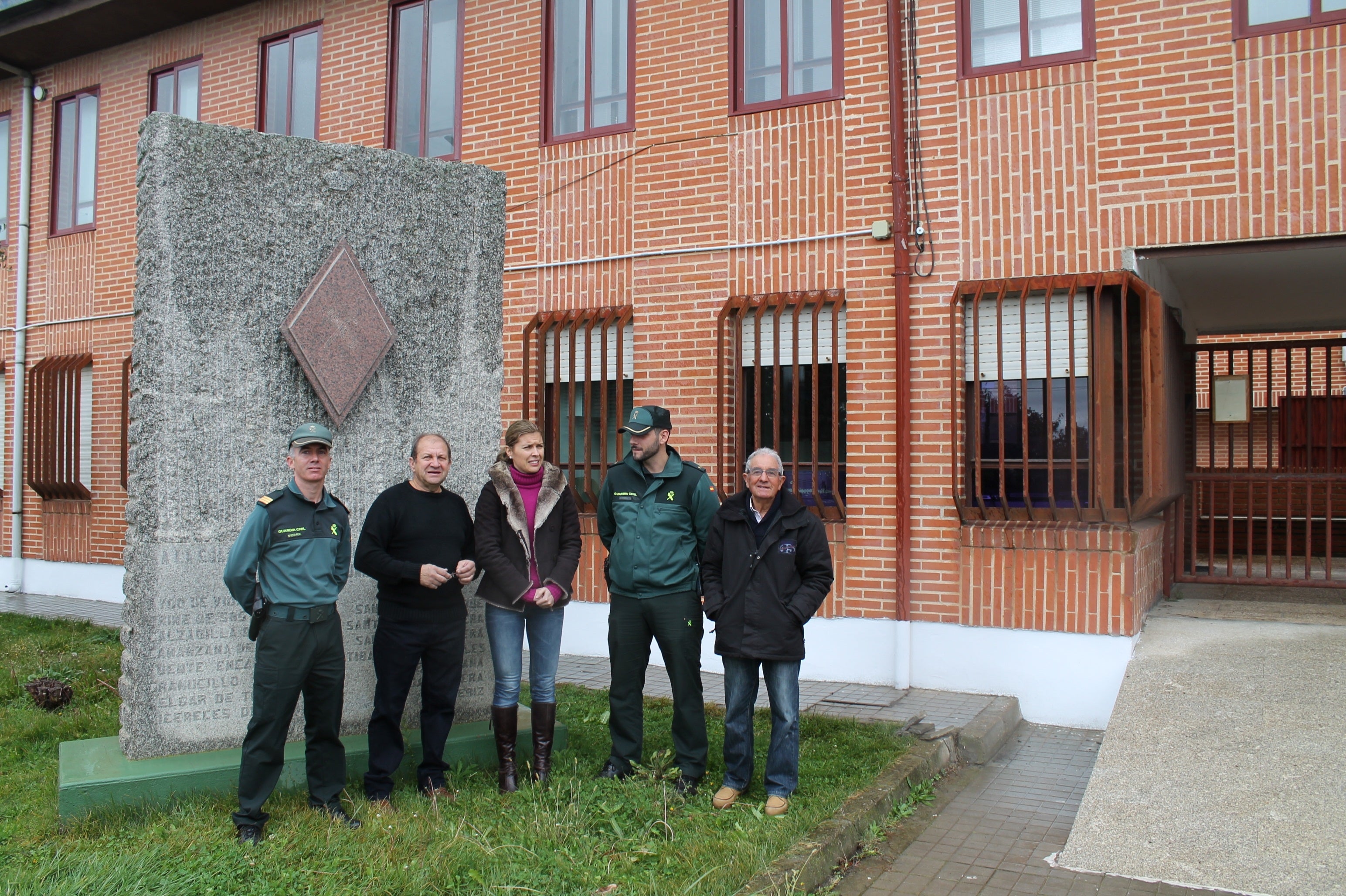 La subdelegada visita el cuartel de la Guardia Civil de Camarzana