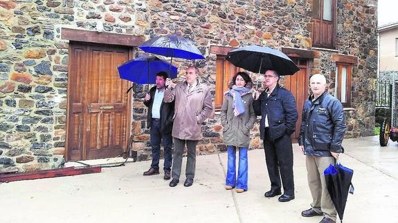 Vidrieros acondiciona una parcela municipal para habilitar un aparcamiento
