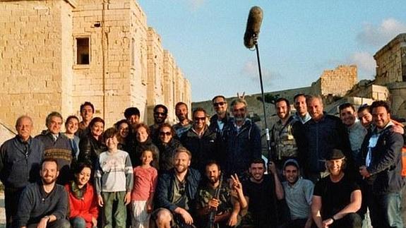 El vídeo del niño sirio que arriesga su vida en un tiroteo para salvar a una niña no era real