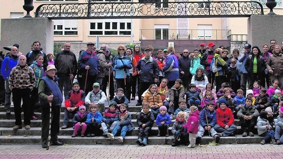Unas 150 personas participan en la XII edición de la marcha de otoño infantil