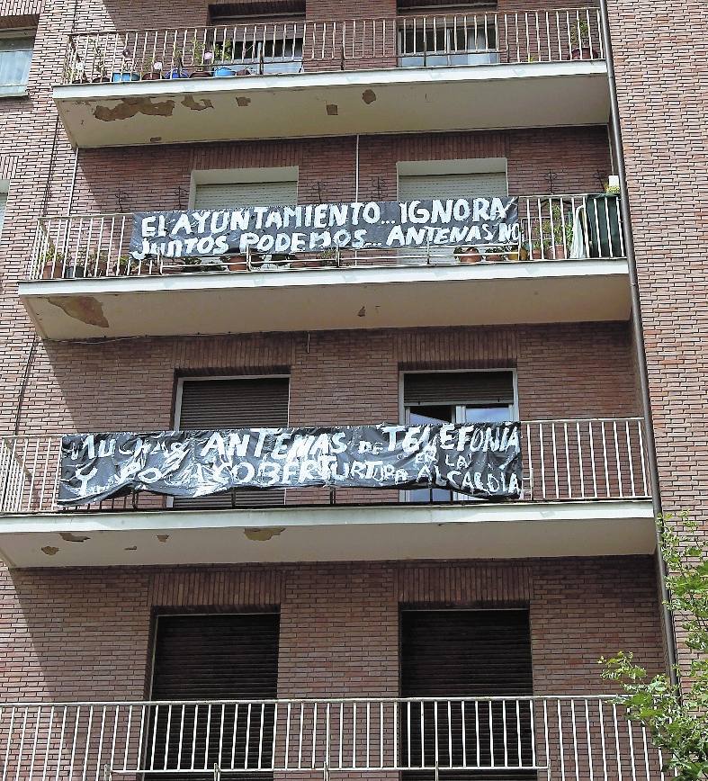 Colegios, asociaciones y partidos se unen a los vecinos de Salvino Sierra contra las antenas