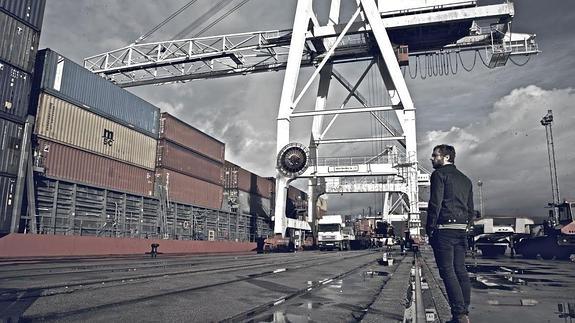 «Creo en el pico y pala, hay que escribir todos los días»