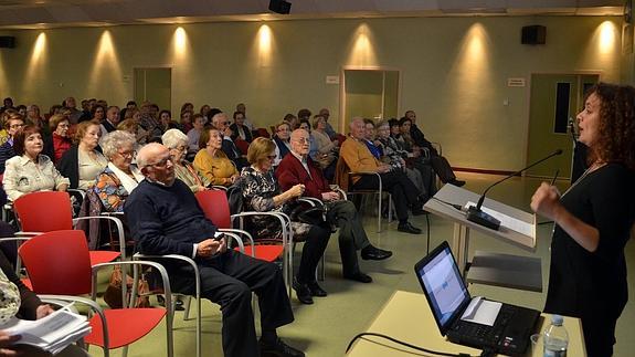 El club de las abuelas del 'whatsapp' de Valladolid