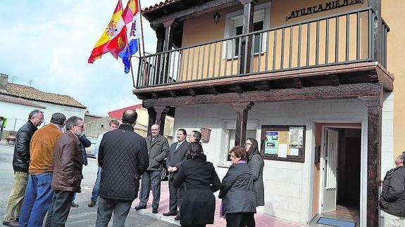 Campillo de Azaba estrena Ayuntamiento en la plaza