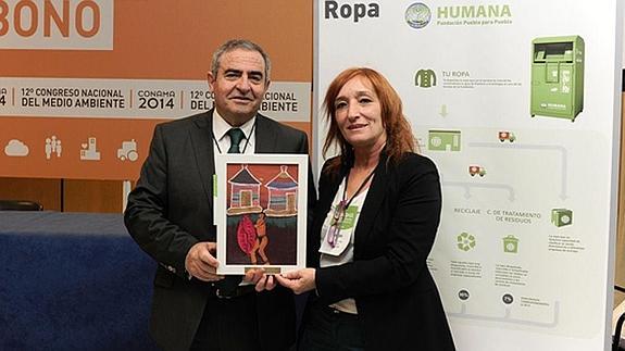 La ONGD Humana premia al consorcio provincial por su compromiso con el reciclaje textil