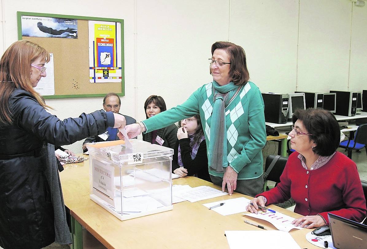 Siete sindicatos aspiran a captar el voto de los 1.832 docentes de la escuela pública