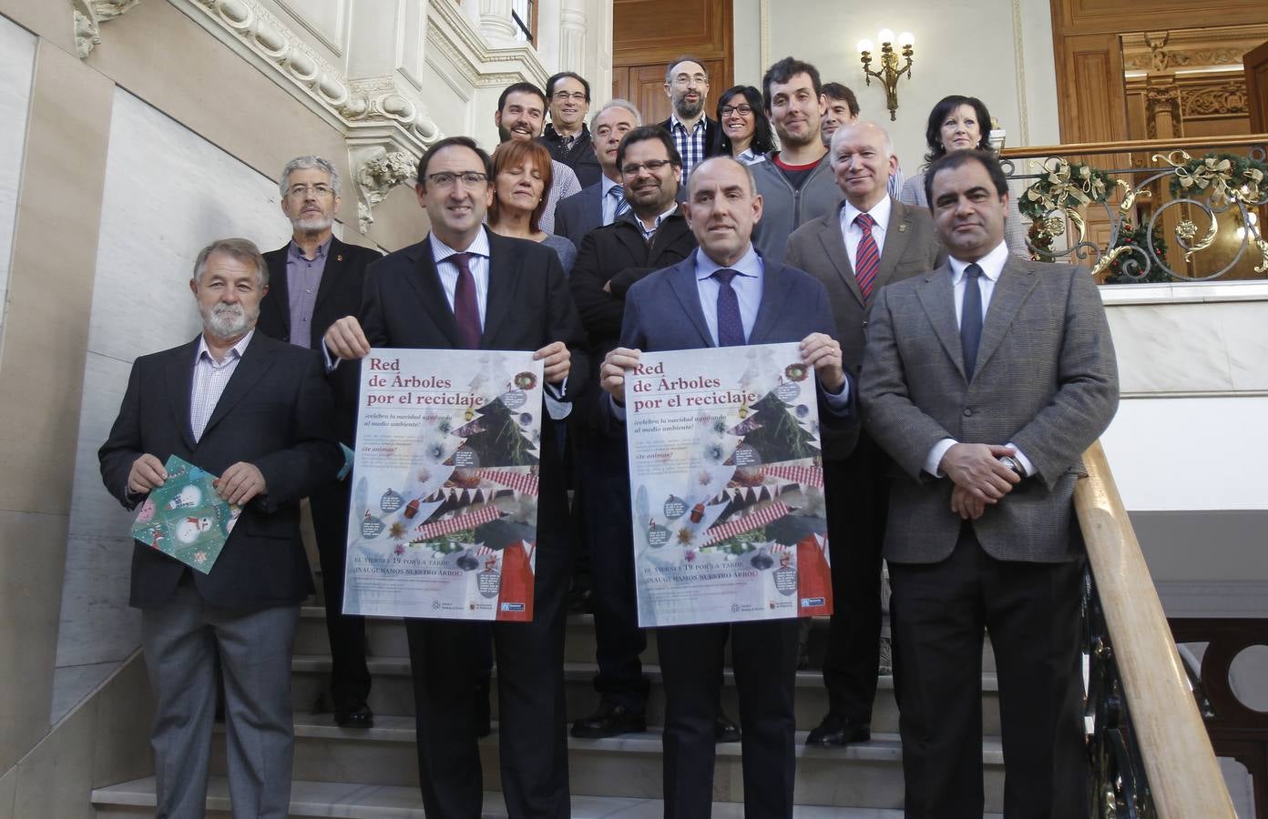 Una red de árboles de Navidad concienciará a los escolares sobre el reciclaje