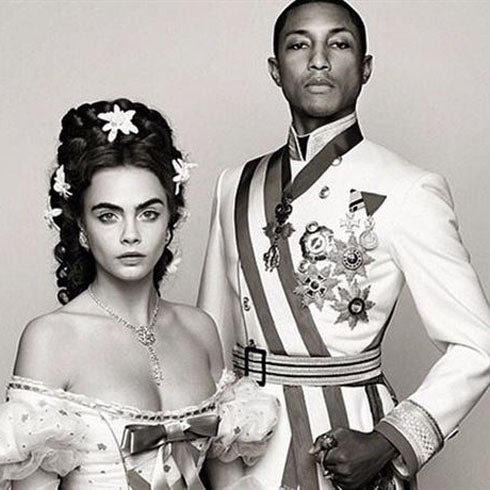 Cara Delevingne y Pharrel Williams se transforman en Sisí Emperatriz y Francisco José I