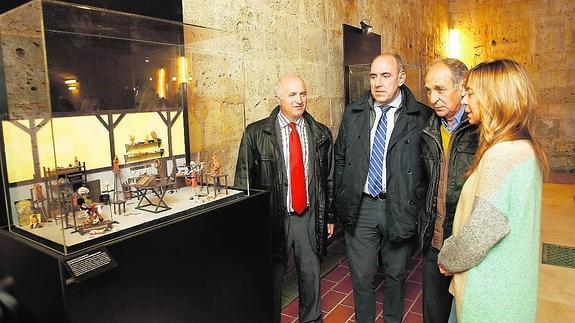 La visita al castillo de Fuentes se potencia con una exposición histórica en plastilina