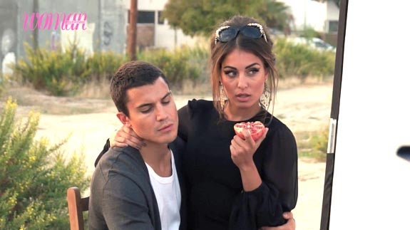 Álex Gonzalez e Hiba Abouk, portada de la revista 'Woman'