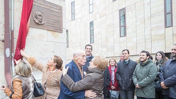 Zamora rinde un homenaje «permanente» a Tundidor y dedica al poeta la plaza en la que nació