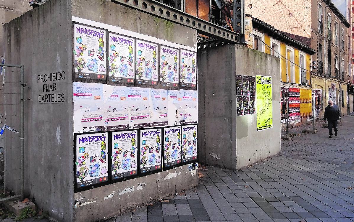 Influencia vitamina ganso El Ayuntamiento de Valladolid incumple su propia normativa al llenar de  carteles el Lucense | El Norte de Castilla