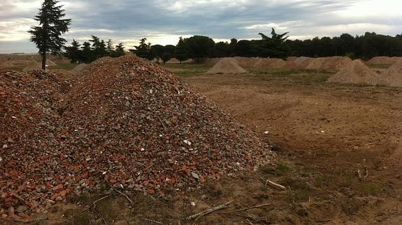 Denuncian ante el Seprona los vertidos de residuos de construcción en El Pinarillo