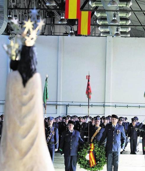 La Virgen de Loreto despliega sus alas