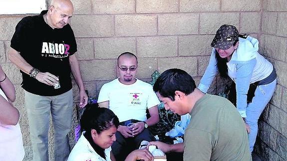 Un vallisoletano teje una red solidaria que reparte al día 400 kilos de ropa y comida