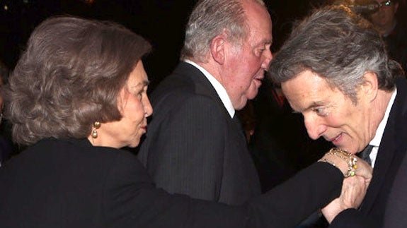 Alfonso Díez y la reina Sofía juntos, según la prensa sueca